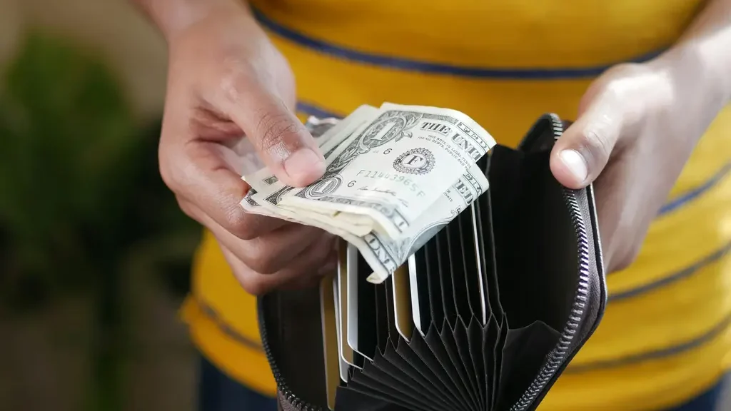 Smart Home Habits That Save Money Every Month 8 Smart Home Habits That Save Money Every Month